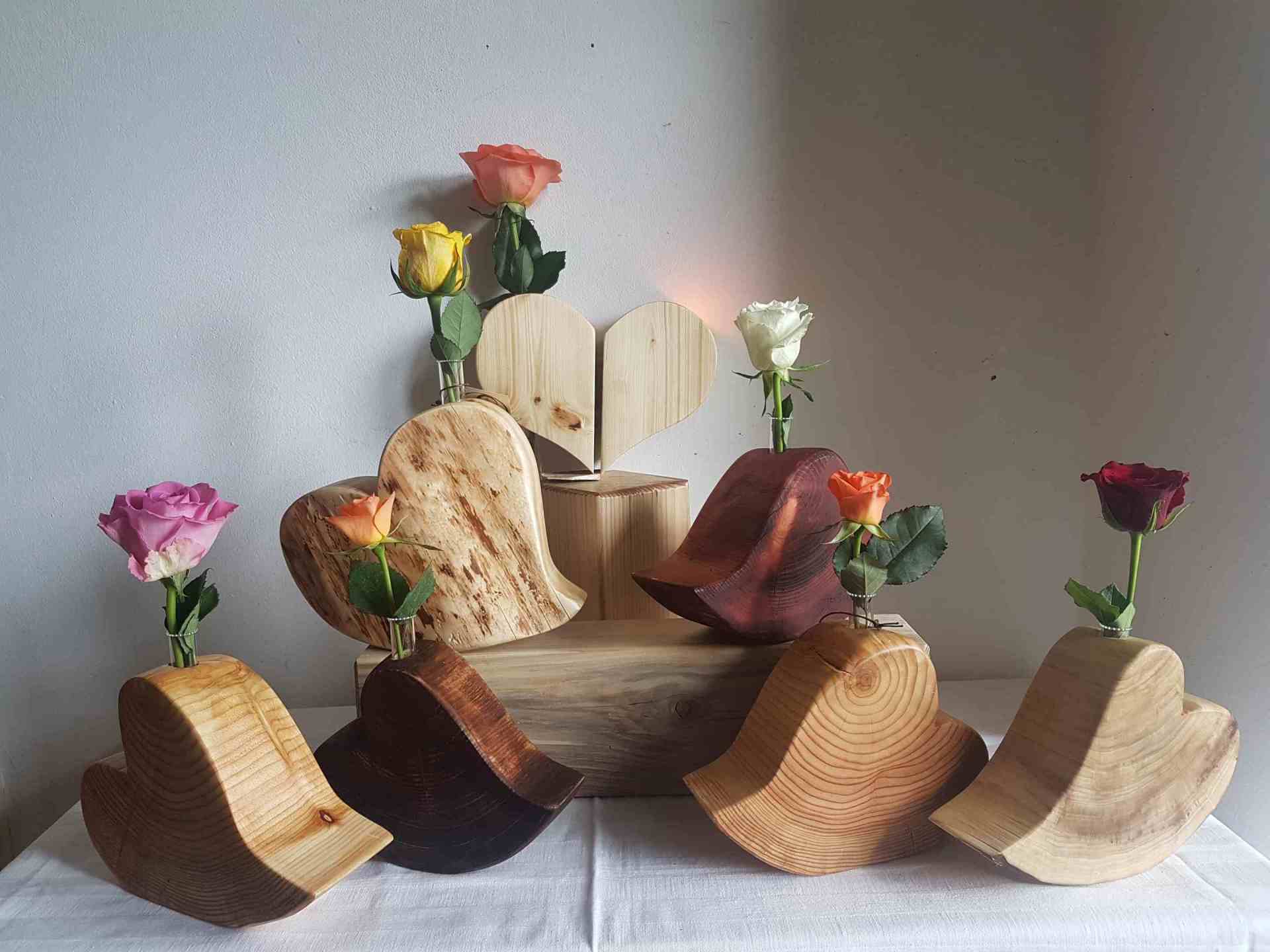 Holzvase mit Reagenzglas Fichte Lärche gebeizt geölt in Herzform Exklusives Lieblingsstück Unikat Handarbeit