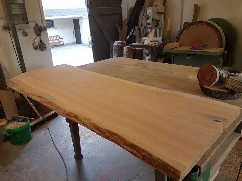 vorbereitete Tischplatte gehobelt und geschliffen aus Roteiche vorbereitete Tischplatte gehobelt und geschliffen aus Roteiche