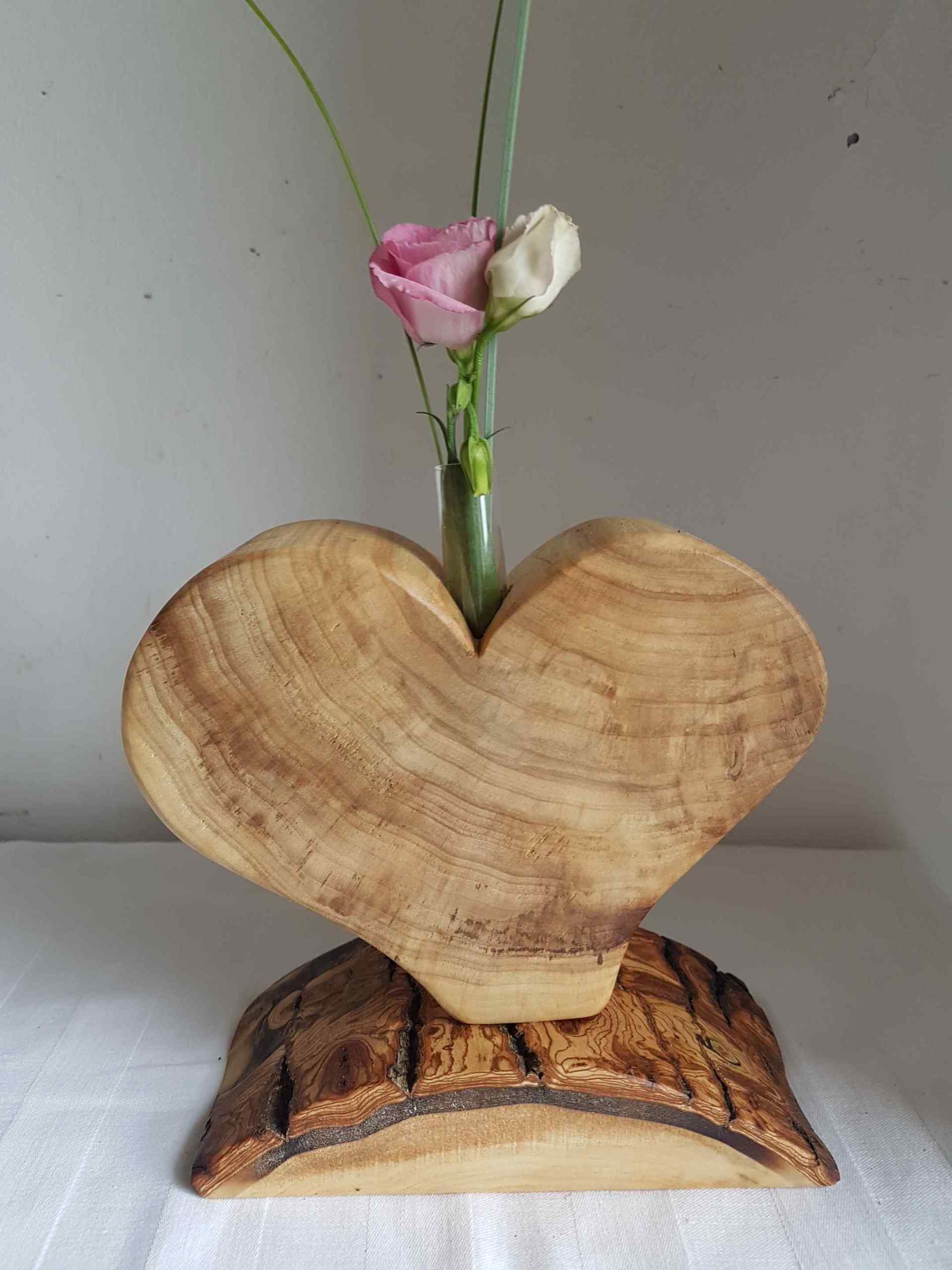 Holzvase mit Reagenzglas Pappel geölt in Herzform Exklusives Lieblingsstück Unikat Handarbeit