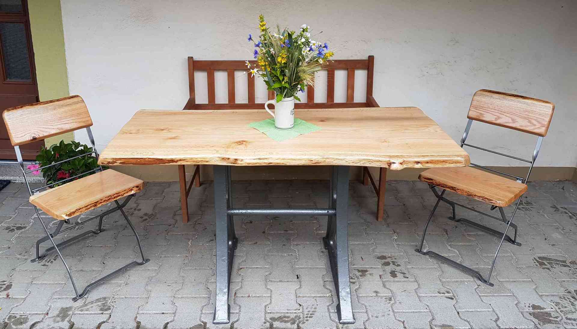 Gartentisch mit Massivholzplatte Roteiche lackiert Exklusives Lieblingsstück Unikat Handarbeit