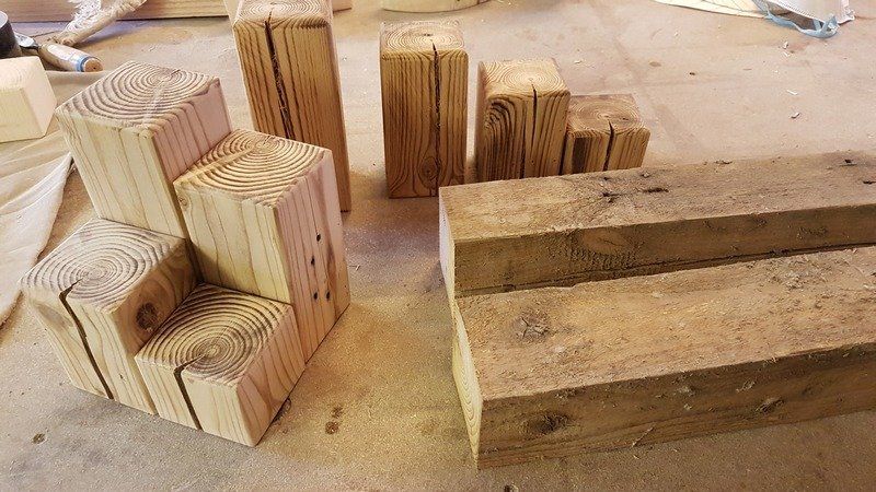 alte Balken unbearbeitet und geschliffen alte Balken unbearbeitet und geschliffen