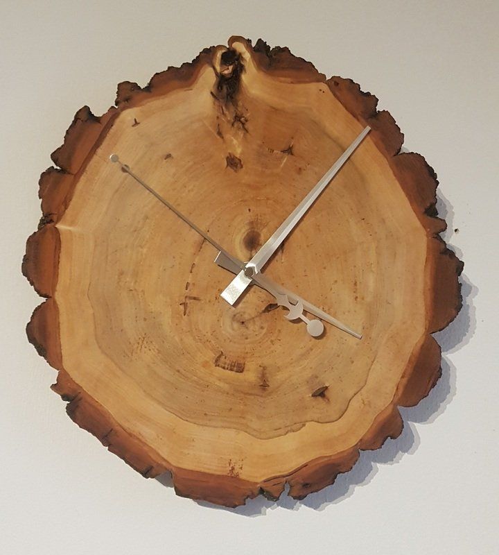 Wanduhr aus Holz Pappel geölt Exklusives Lieblingsstück Unikat Handarbeit