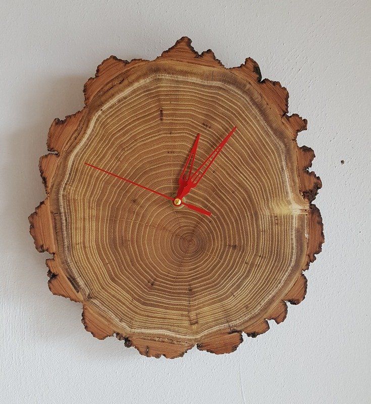 Wanduhr aus Holz Robinie geölt Exklusives Lieblingsstück Unikat Handarbeit