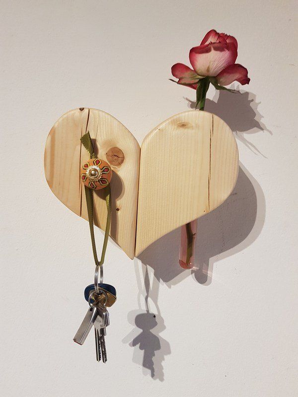 Wanddeko aus Holz Fichte als Vase in Herzform Exklusives Lieblingsstück Unikat Handarbeit