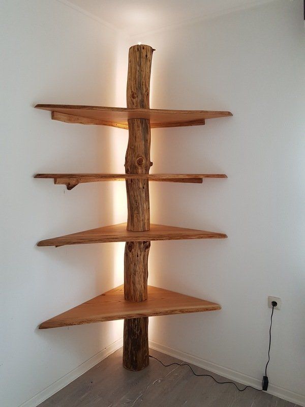 Baumregal aus Massivholz mit Holzstamm Exklusive Lieblingsstücke