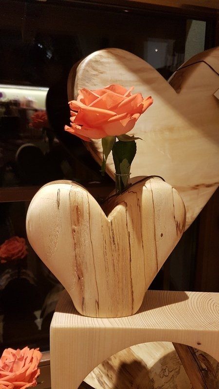 Holzvase mit Reagenzglas Eiche geölt in Herzform Exklusives Lieblingsstück Unikat Handarbeit