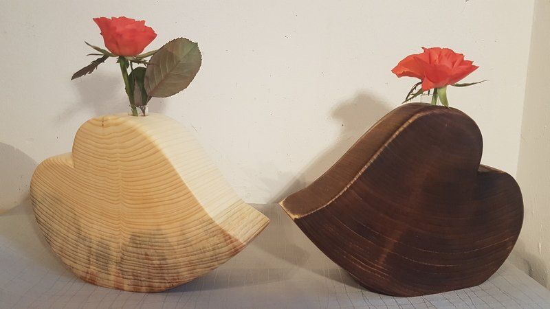Holzvase Fichte mit Reagenzglas in Herzform natur in Herzform Exklusives Lieblingsstück Unikat Handarbeit