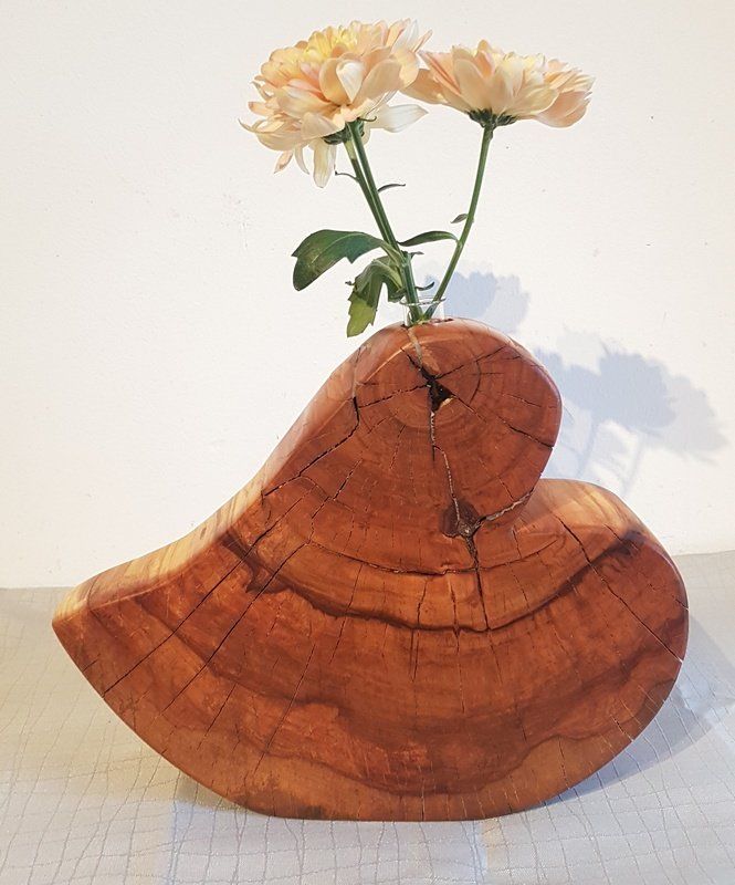 Holzvase mit Reagenzglas Apfelbaum natur in Herzform Exklusives Lieblingsstück Unikat Handarbeit