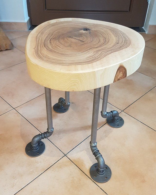 Hocker Esche Baumscheibe geölt und Temperguss Industrial Style Industrie Look Unikat Exklusives Lieblingsstück