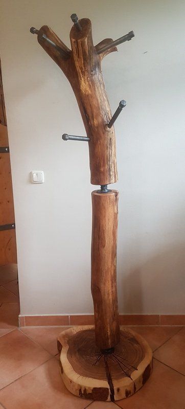 Garderobe aus Baumstamm Eiche und Temperguss Industrial Style Industrie Look Unikat Exklusives Lieblingsstück