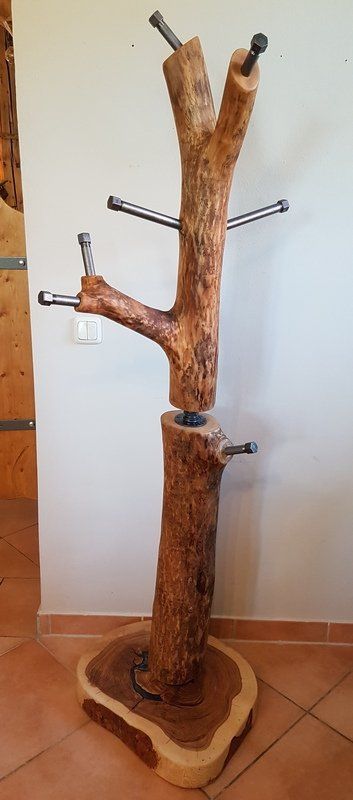 Garderobe aus Baumstamm Esche und Temperguss Industrial Style Industrie Look Unikat Exklusives Lieblingsstück