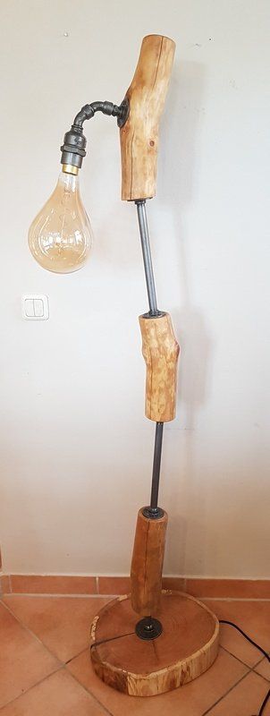 Stehlampe Holz Eiche geölt und Temperguss Industrial Style Industrie Look Unikat Exklusives Lieblingsstück