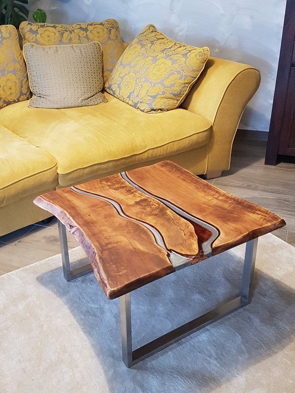 Couchtisch aus massiver Holzplatte Ahorn gebeizt geölt Exklusives Lieblingsstück Unikat Handarbeit