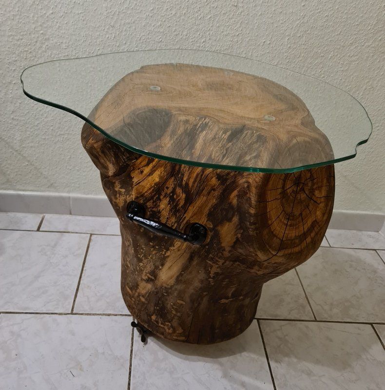 Couchtisch aus massiver Kirsche mit geschwungener Glasplatte Exklusives Lieblingsstück Unikat Handarbeit