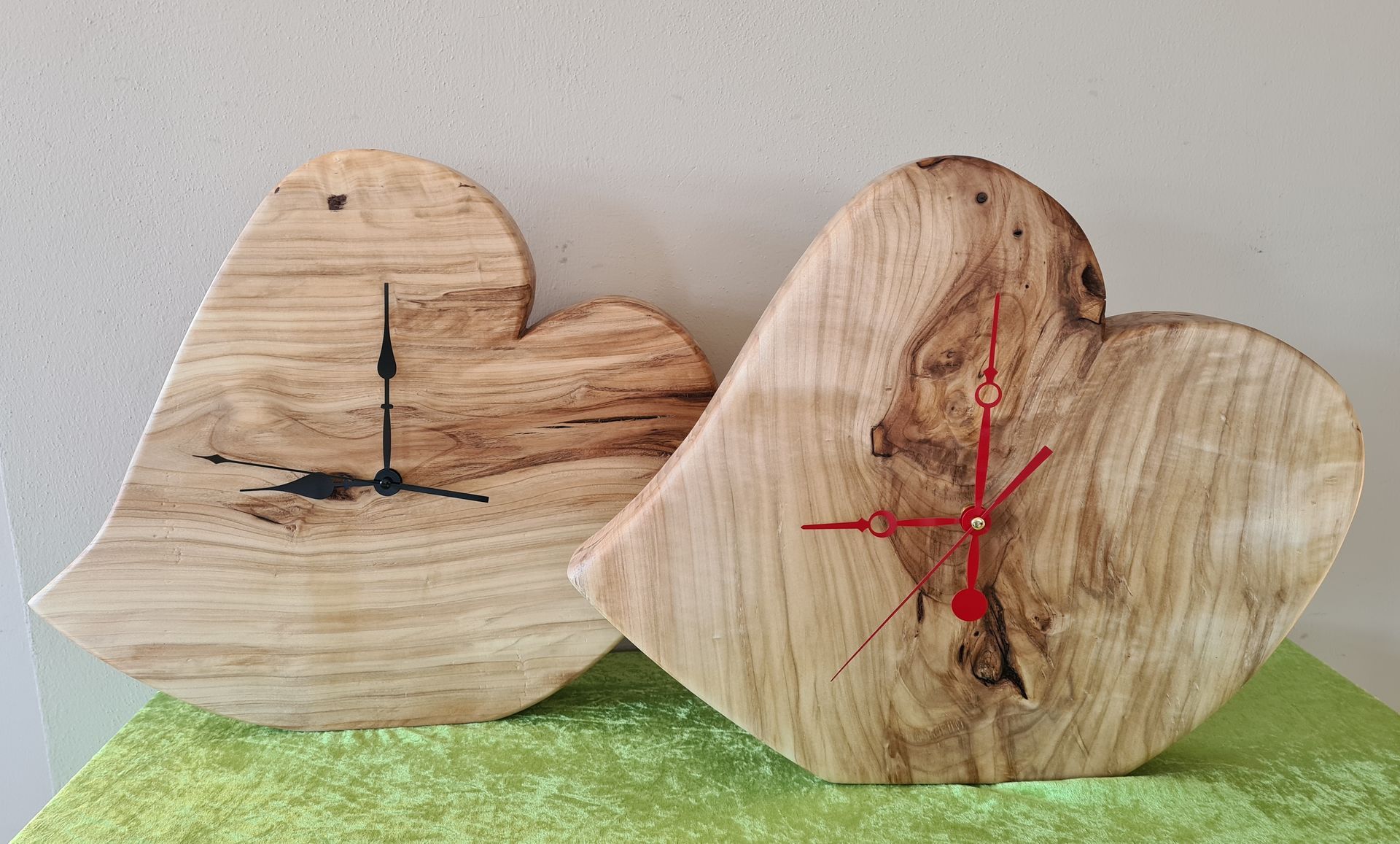 Standuhr Herz aus Holz Pappel geölt Exklusives Lieblingsstück Unikat Handarbeit