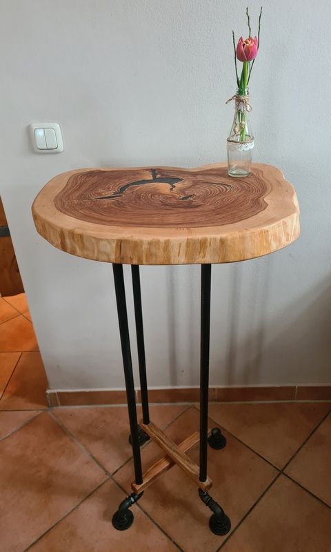 Stehtisch mit Industrial Beinen aus massiver Esche Baumscheibe Exklusives Lieblingsstück Unikat Handarbeit