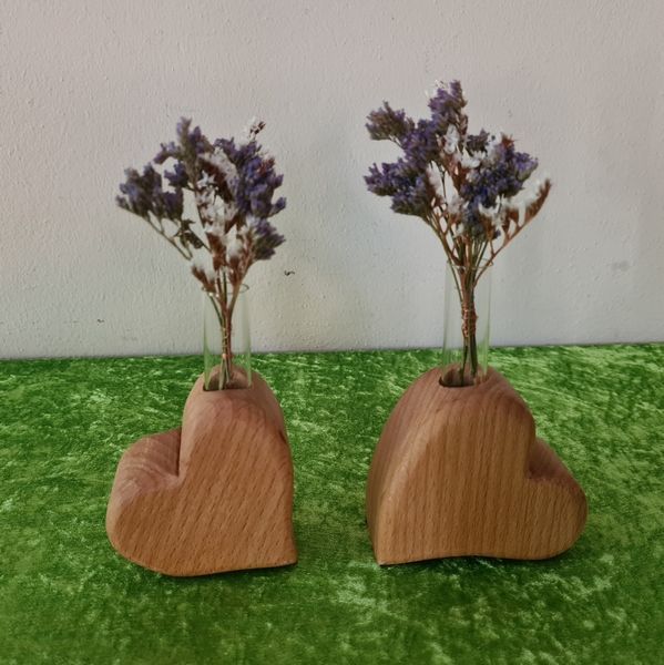 Holzvase mit Reagenzglas in Herzform natur Ahorn Exklusives Lieblingsstück Unikat Handarbeit
