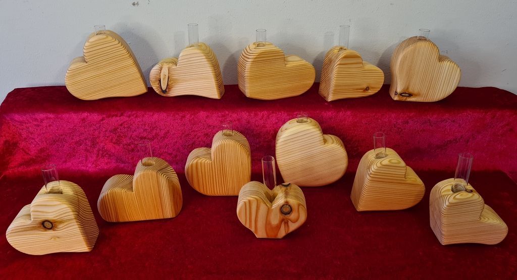 Holzvase mit Reagenzglas Lärche Herz geölt Exklusives Lieblingsstück Unikat Handarbeit