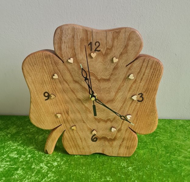 Standuhr Kleeblatt aus Holz Esche geölt Exklusives Lieblingsstück Unikat Handarbeit