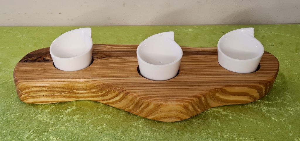 Servierbrett Servierplatte mit Schälchen aus Esche mit lebensmittelechtem Holzöl behandelt Exklusives Lieblingsstück Unikat Handarbeit