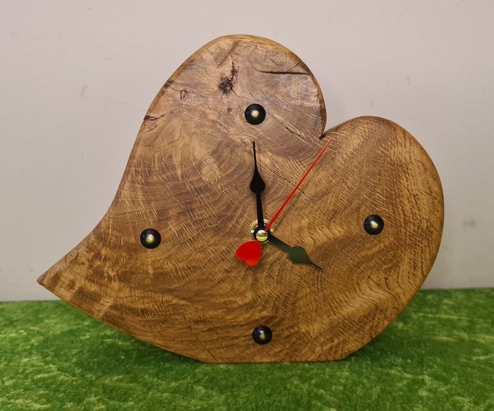 Standuhr Herz aus Holz Eiche geölt Exklusives Lieblingsstück Unikat Handarbeit
