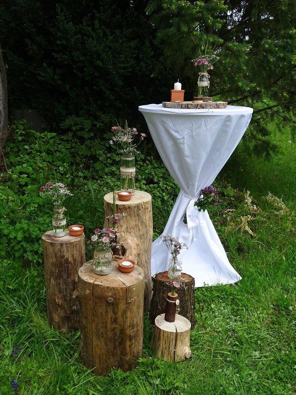 Hochzeitsdekoration aus Holz Kerzenständer Vasen Holzscheiben Holzstamm vintage