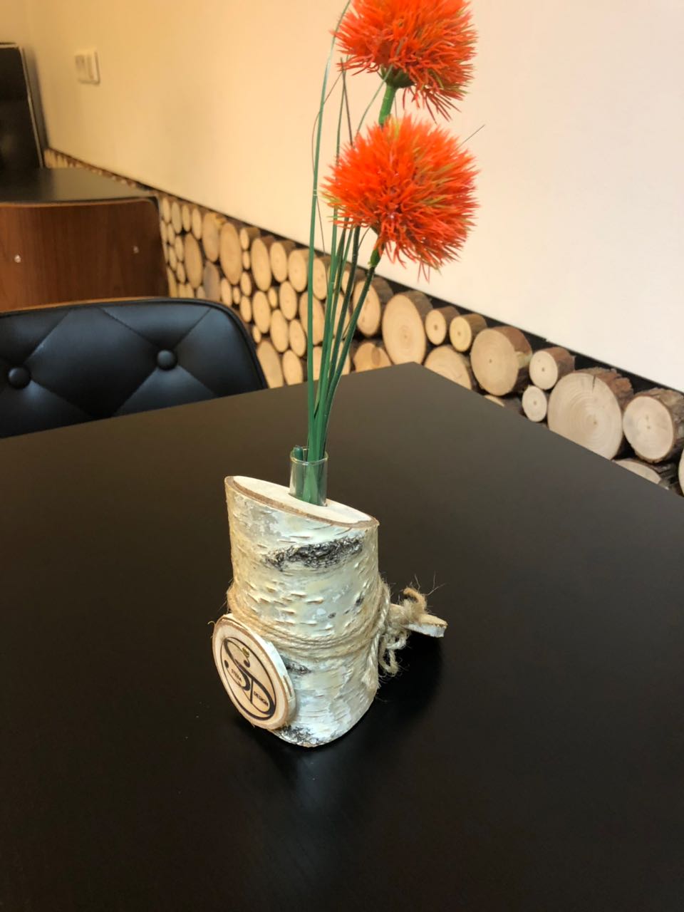 Birkenvase mit Reagenzglas Gaststättendekoration