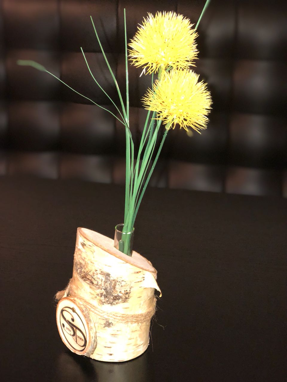 Birkenvase mit Reagenzglas Gaststättendekoration