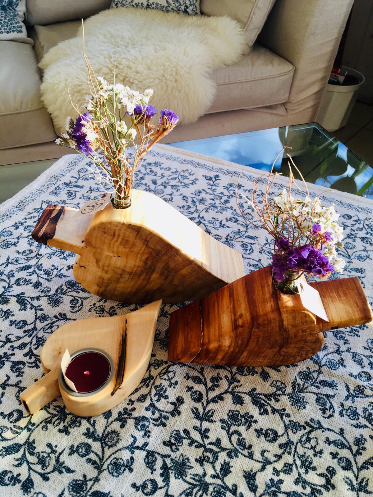 Holzvasen und Kerzenständer Holzvasen und Kerzenständer in der Wohlfühlherberge Weitblick in Erlbach