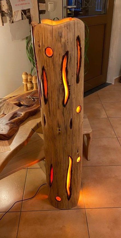 Stehlampe aus Fichte Stamm Holz mit Epoxidharz Schwedenfeuer Exklusives Lieblingsstückiche mit Temperguss Exklusives Lieblingsstück
