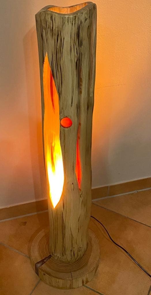 Stehlampe aus Birke Stamm Holz mit Epoxidharz Schwedenfeuer Exklusives Lieblingsstückiche mit Temperguss Exklusives Lieblingsstück