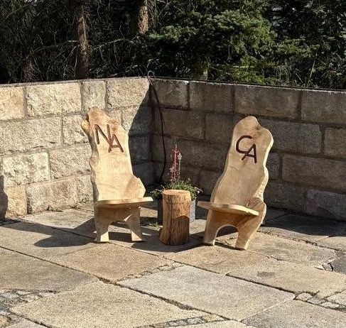 Wikinger-Stuhl aus Hartholz mit Initialen Epoxidharz