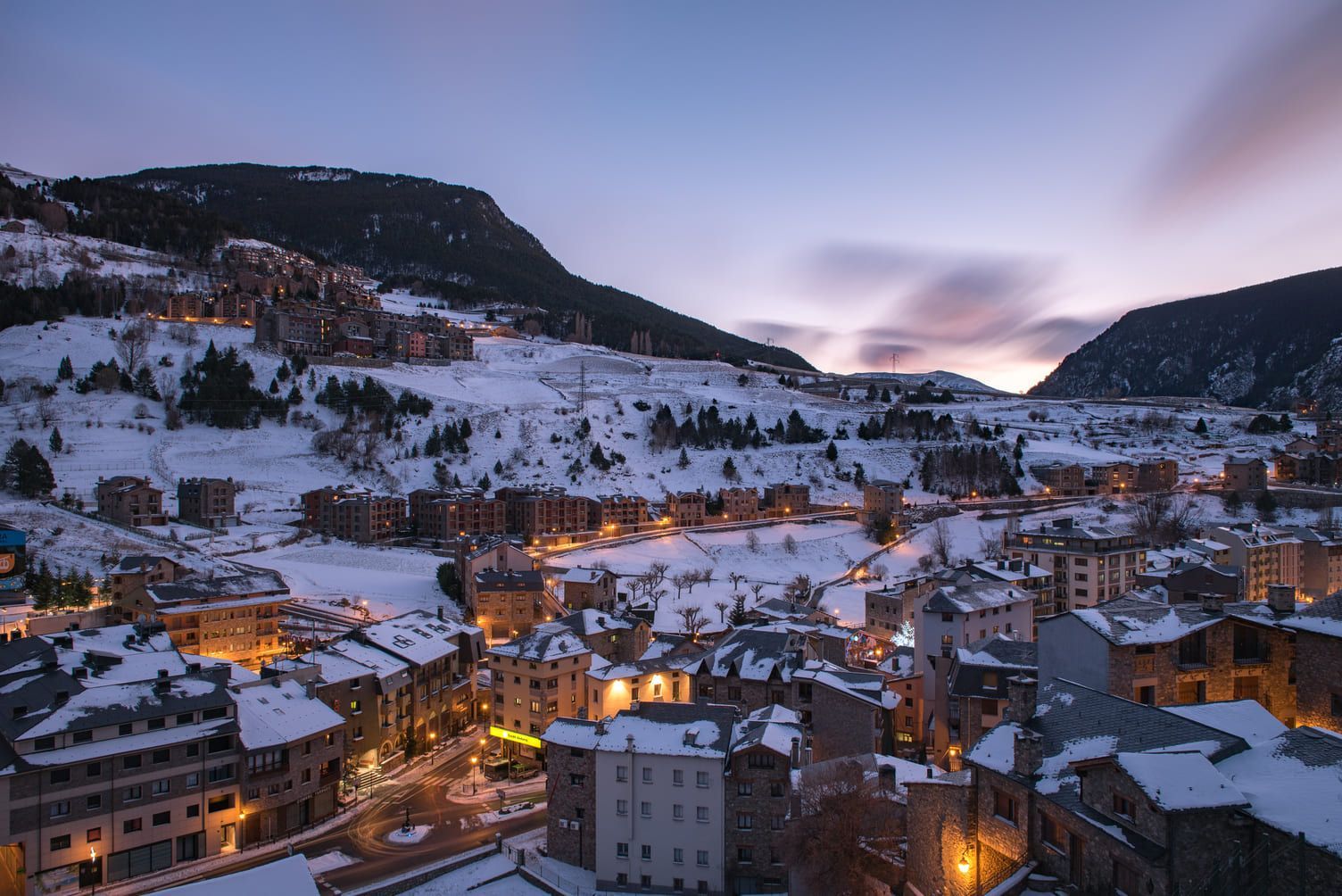 Village d'Andorre niché dans les Pyrénées - Destination FCO Life