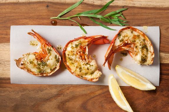 Plat gastronomique de langoustes préparé par un chef pour FCO Life