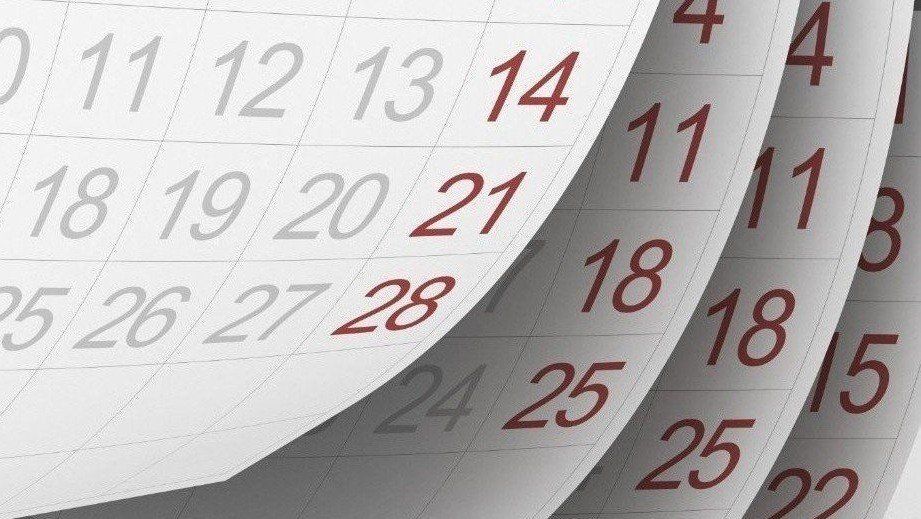 es ist ein Kalender sichtbar, dessen Seiten aufgefächert werden