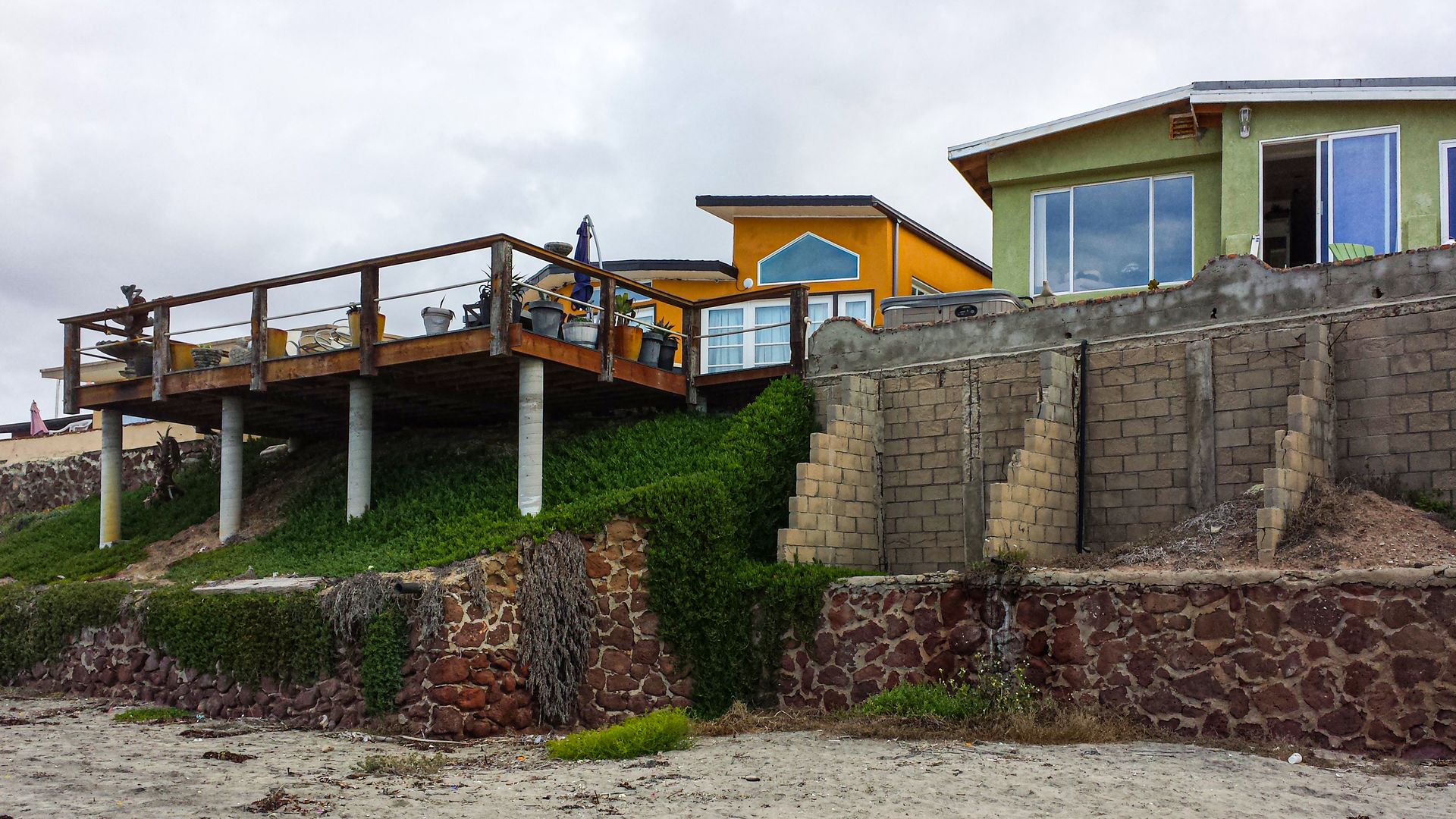 Una de las calas de Tijuana, con muchos colores México