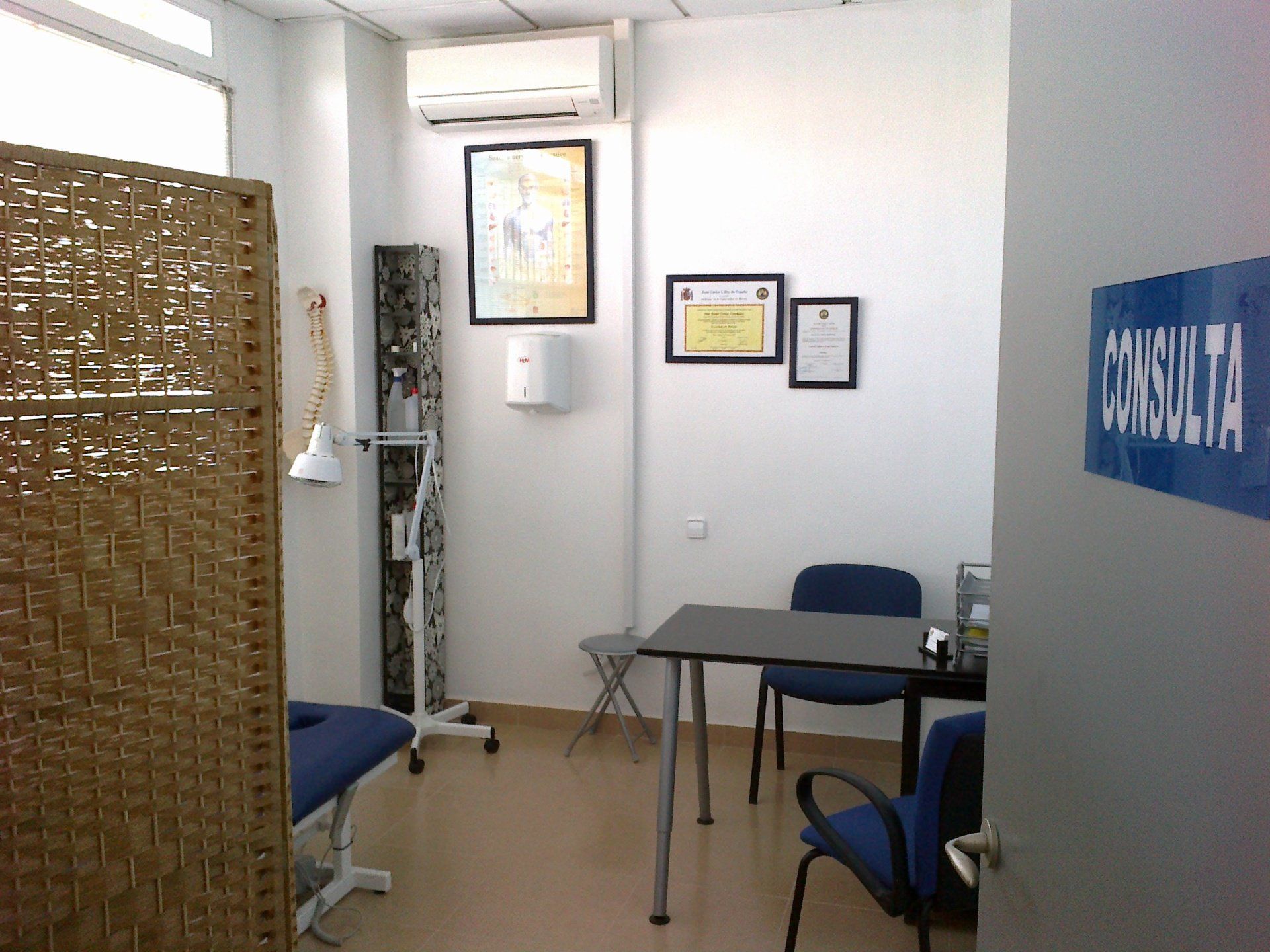 Consulta de fisioterapia, osteopatía y acupuntura