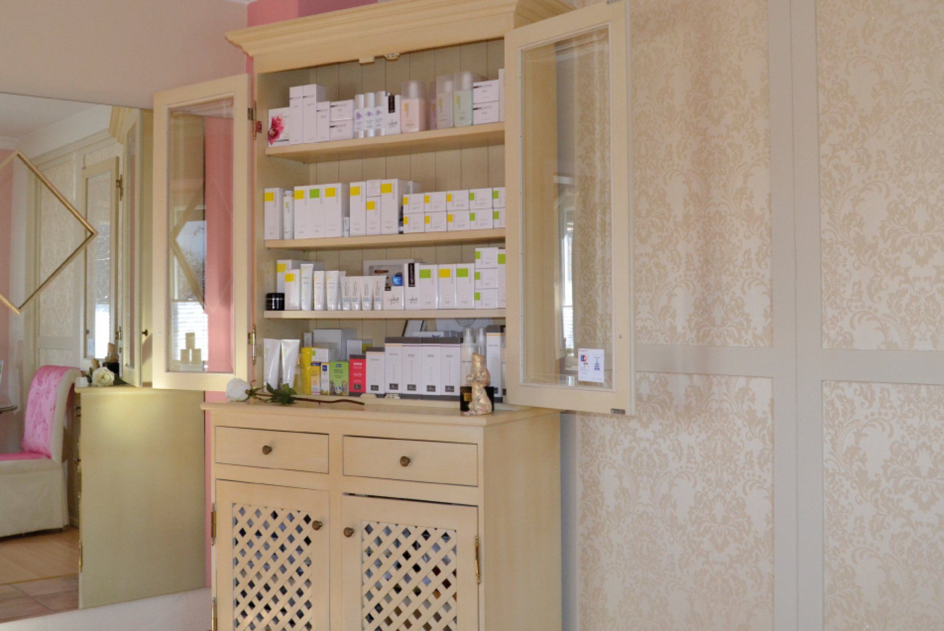 Schrank Farbgestaltung Brigitte Weber