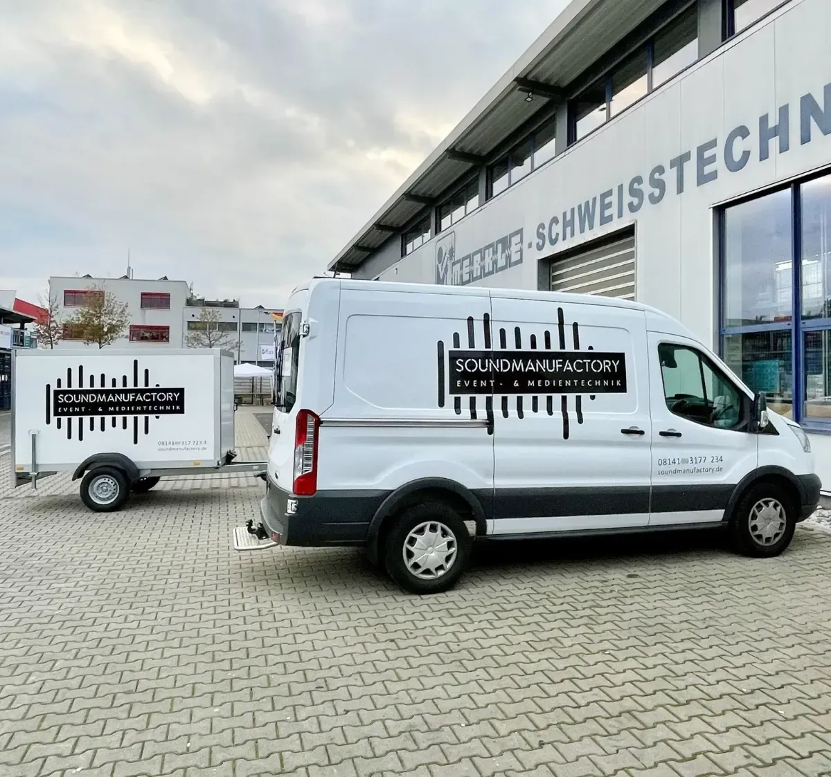 Anlieferung von Veranstaltungstechnik mit Transportfahrzeugen der Soundmanufactory
