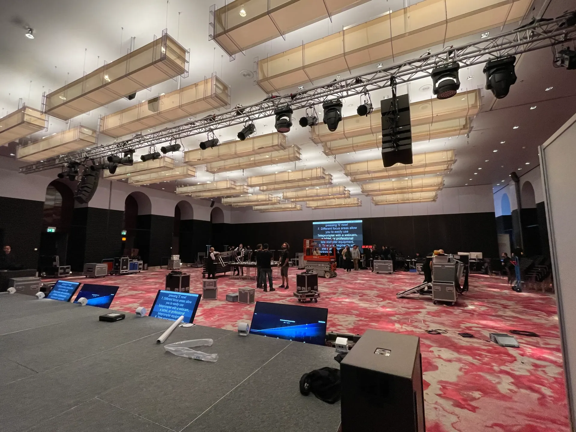 Aufbau von Ton- und Veranstaltungstechnik im Sofitel Munich Bayerpost durch die Soundmanufactory