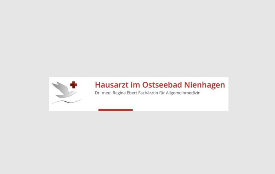 Möwe fliegt über einer Welle und über Ihrem Kopf befindet sich ein rotes Kreuz