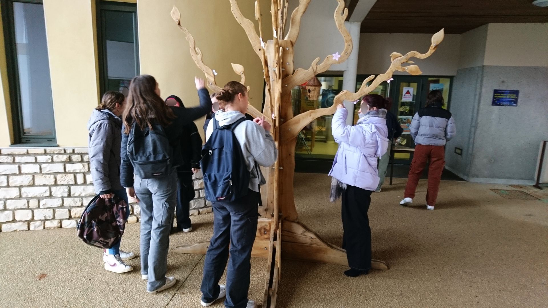Le lycée Agricole de Melle (Deux-Sèvres), accueille l'Arbre à Fleurir pour 2 mois.