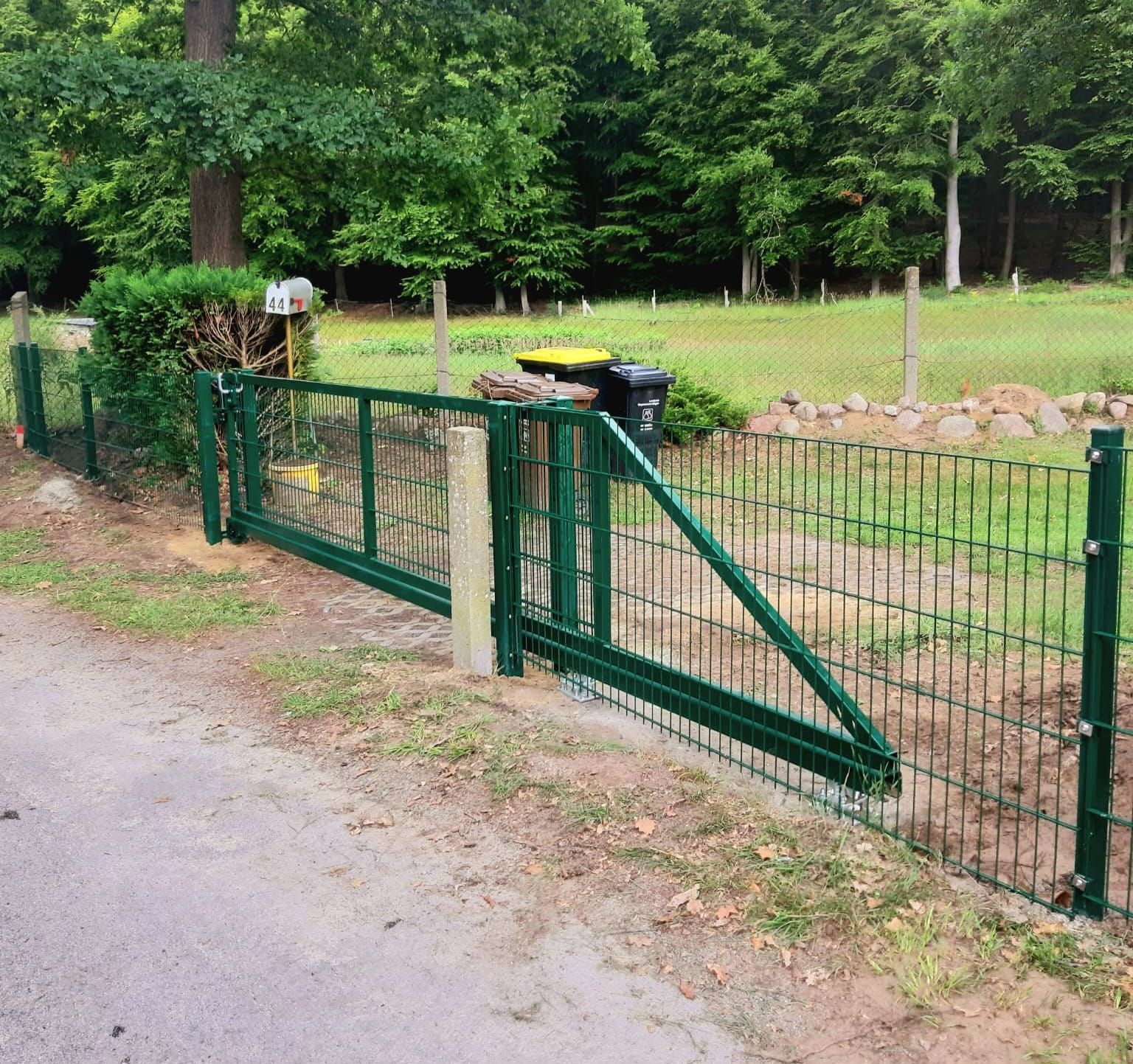 Schiebetor, freitragendes Schiebetor, Doppelstabmattentor, Schiebetor grün, Stahlschiebetor