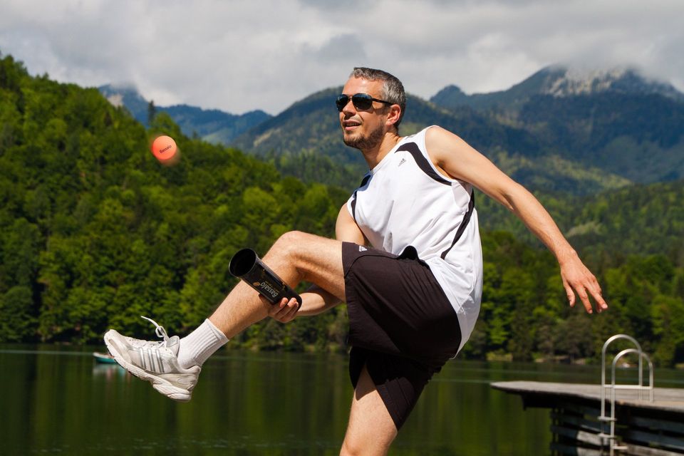 Mit Bassalo Cupball im Schulsport viele coole Tricks auf Abstand ausprobieren.