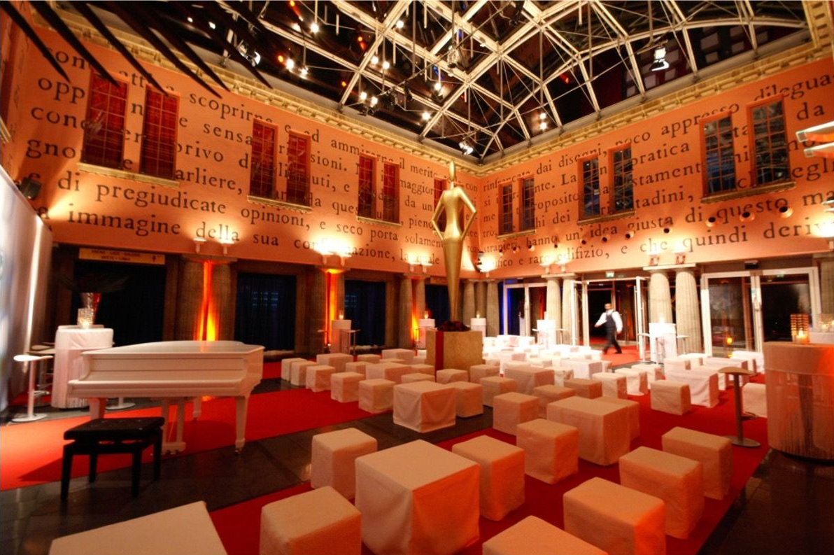 The foyer is generously proportioned in its interior design for new ideas BALZER Event Location Capitol Offenbach (Frankfurt) – Foyer