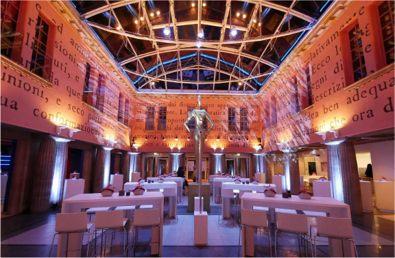 Das Foyer als Catering-Fläche mit Hochbestuhlung BALZER-Event-Location-Capitol-Offenbach-Foyer