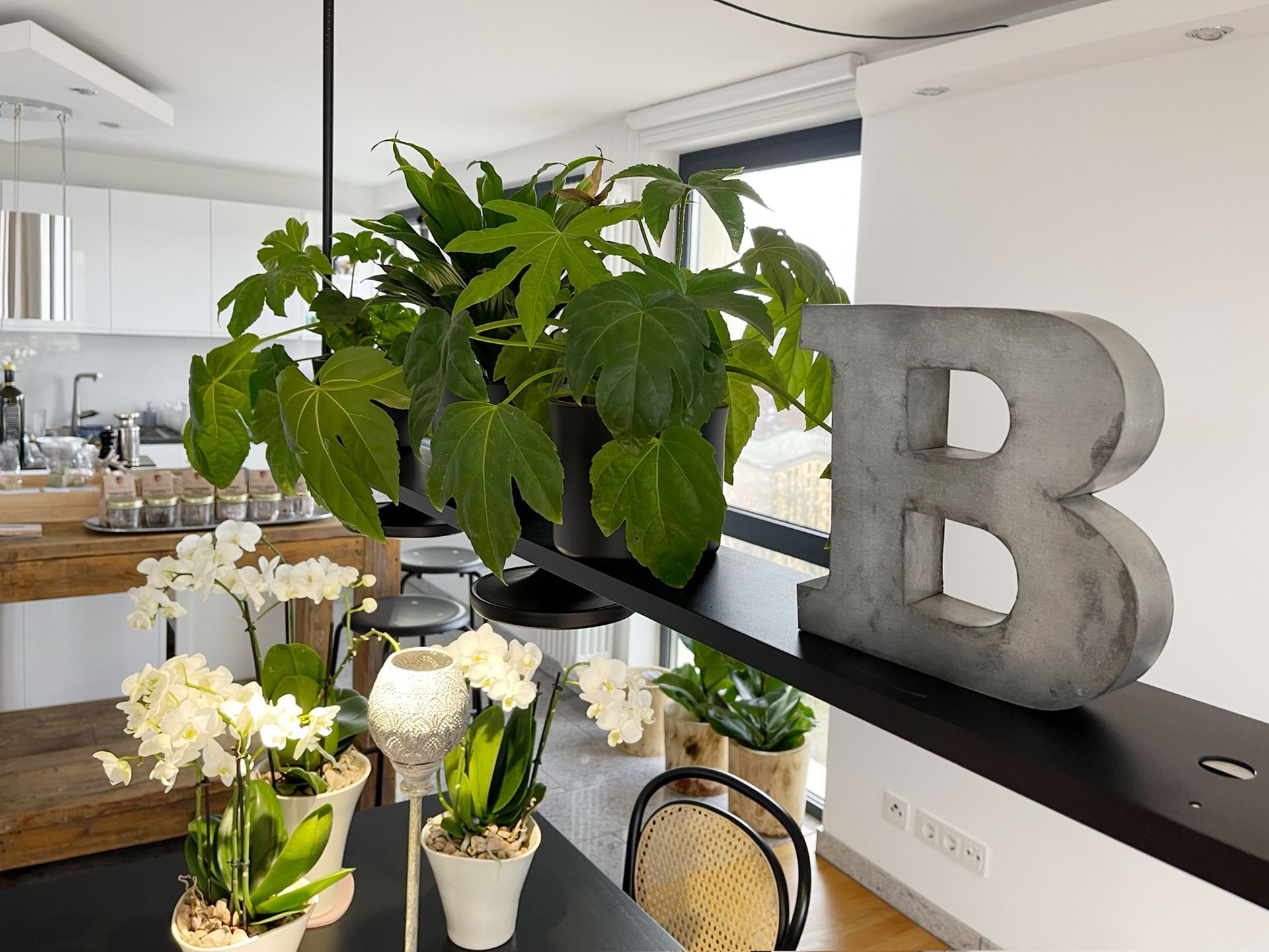 At LOFT8, you will find small artworks as well as a wide range of decorations and accessories. BALZER Event Locations Rooftop Apartment LOFT8 Decorations