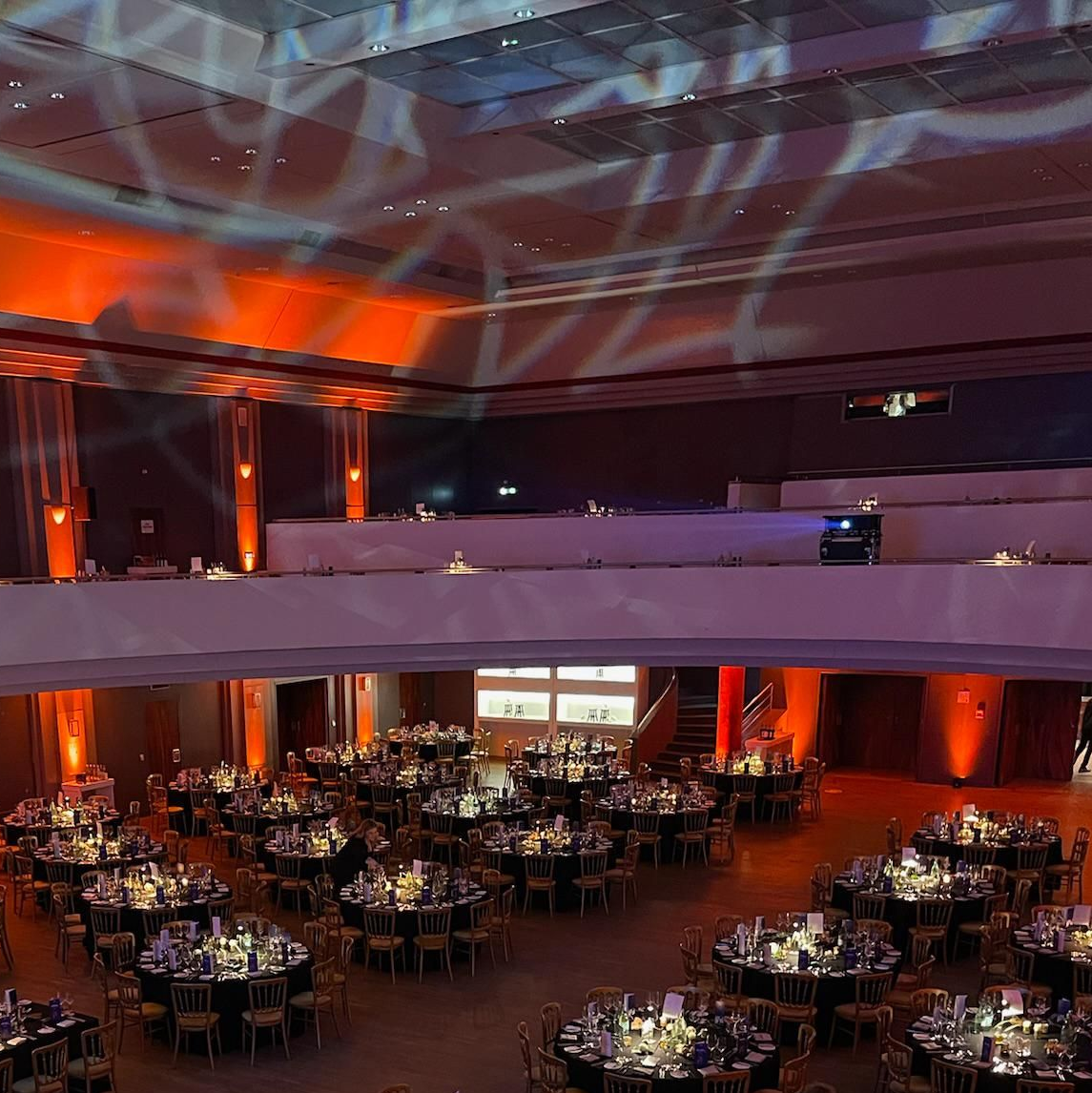 Empore Mitte (2 Ebenen) BALZER-Event-Location-Zoo-Gesellschaftshaus-mit-Blick-auf-Empore-Mitte-mit-zwei-Ebenen-2