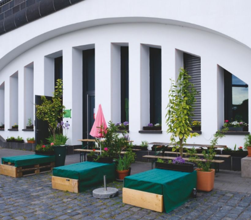 Honsellbrücke - Aussenansicht mit Terrasse, die wir in unsere Event-Konzept BALZER Event Locations Honsellbruecke Family Montez