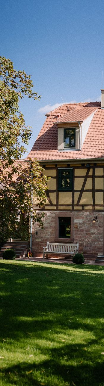 Courtyard of the Hofgut von Hünersdorff estate BALZER Event Locations Hofgut von Hünersdorff